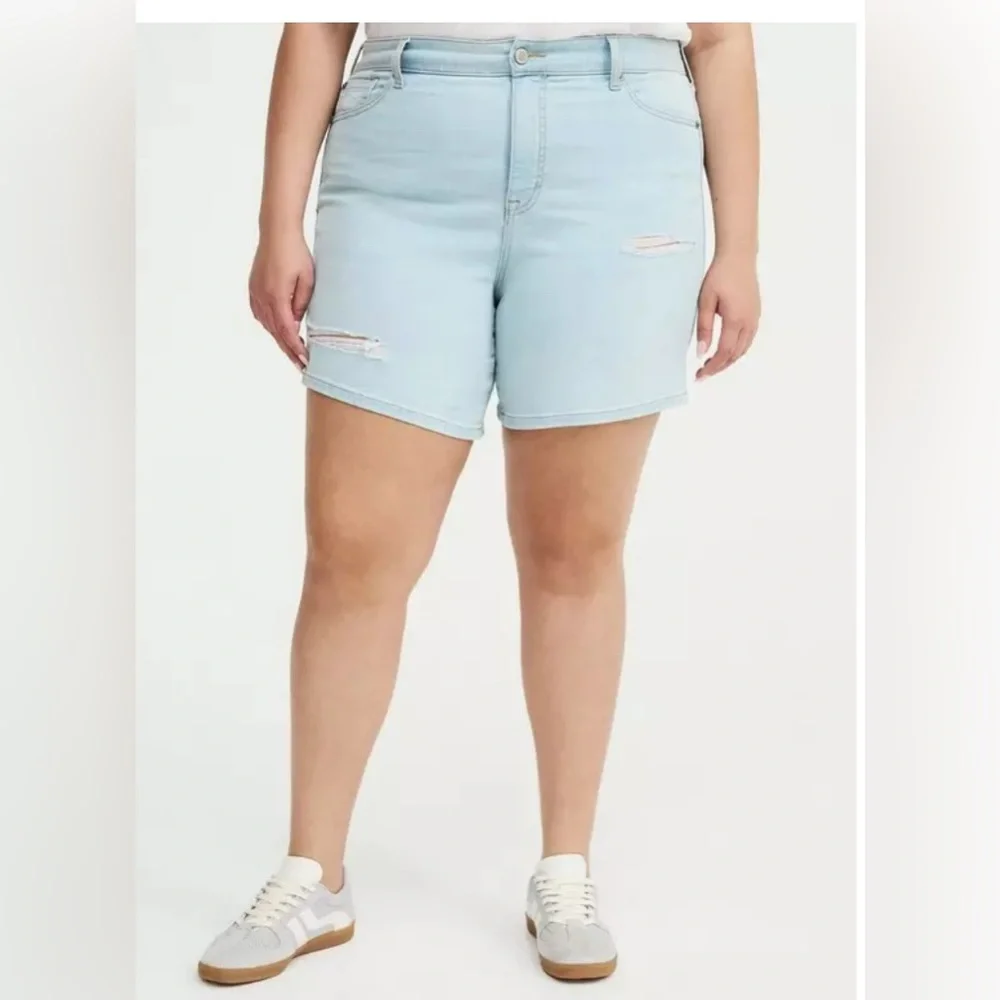 Torrid NWOT 7” Perfect High-Rise Denim Short